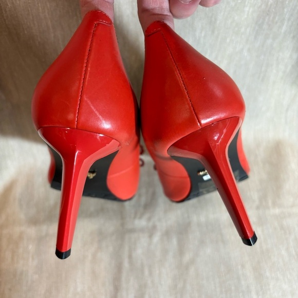 LINEA ROSA Sz 38 Pointy Bow at Toe Cap Metal Accents Heels Statement Shoes - Picture 9 of 12